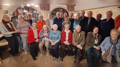 Im Rahmen der Jahreshauptversammlung wurden zahlreiche Vereinsmitglieder für langjährige treue Mitgliedschaft geehrt und ausgezeichnet. (Bild: Franz Wagner)