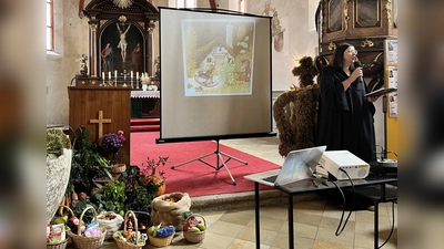 Der Erntedankgottesdienst für alle Generationen in der geschmückten Kirche.  (Bild: Jörg Kreussel)