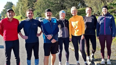 Bereits zum neunten Mal fand kürzlich der traditionelle Zoigllauf der DJK Weiden statt. Unter dem Motto „Gemeinsam unterwegs, sportlich und gemütlich“ machten sich Läuferinnen, Läufer und Walkerinnen auf den Weg von Weiden zum „Schafferhof“ in Neuhaus. (Bild: Harald Biersack)