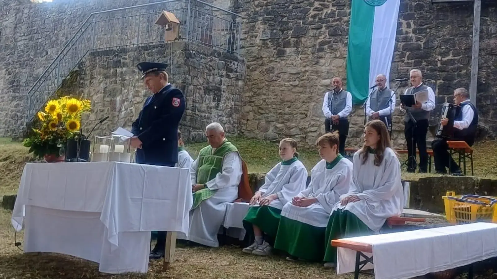 Festgottesdienst beim Burgfest. (Bild: Hedwig Pamler)