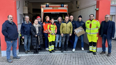 Übergabe bei der Rettungswache in Auerbach (Bild: Erich Übler)