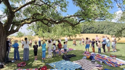 Picknick auf der Obstwiese (Bild: Sandra Henselmann)