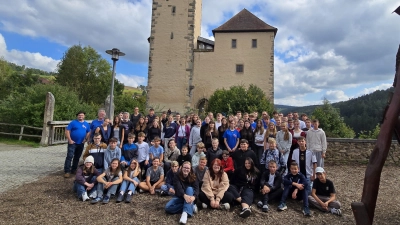 Die evangelischen Konfirmanden in der Region sorgten für ausgelassene Stimmung auf der „Konfiburg“ Trausnitz. (Bild: Alfredo Malikoski)
