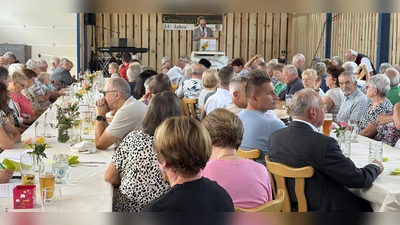 Die Höhenflüge der Gesellschaft Frohsinn gehen weiter. Präsident Erwin Dromann präsentierte bei der Generalversammlung, die der Verein auch als Familienfest ausrichtete, ein Programm mit viel Power. Die Wiederwahl des Präsidenten und seiner Führungsmannschaft war deshalb nur Formsache.  (Bild: Robert Dotzauer)