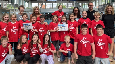 Die Gruppensieger freuten sich über die T-shirts und Urkunden nach so viel Einsatz und Konzentration. (Bild: Reinhard Kreuzer)