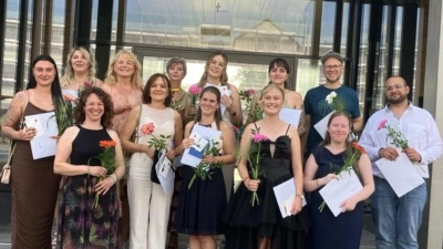 Absolvent*innen der Ausbildung zum/zur staatl. anerkannten Heilerziehungspfleger*in mit Klassenleitung Kristina Bergler. (Bild: Johanna Rupprecht)