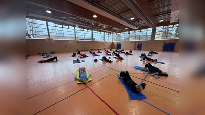 Nicht nur die Bauch-, sondern auch die Rumpf- und Rückenmuskulatur standen ganz im Zeichen der Core-Trainingsmethoden bei Carmen Schneider (Bild: Reinhard Weber)