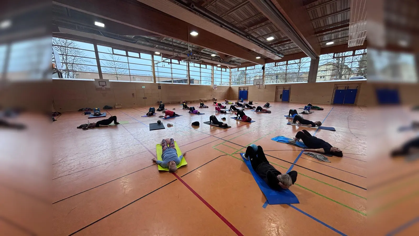 Nicht nur die Bauch-, sondern auch die Rumpf- und Rückenmuskulatur standen ganz im Zeichen der Core-Trainingsmethoden bei Carmen Schneider (Bild: Reinhard Weber)