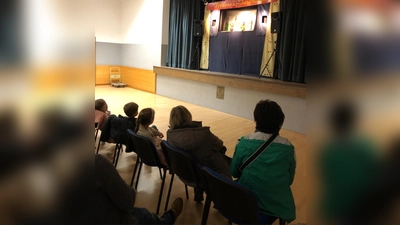 Viel Spaß hatten die Kinder in den Herbstferien beim Kasperltheater auf Einaladung der SPD Frauen in der TSG-Turnhalle (Bild: Eva Seifried)