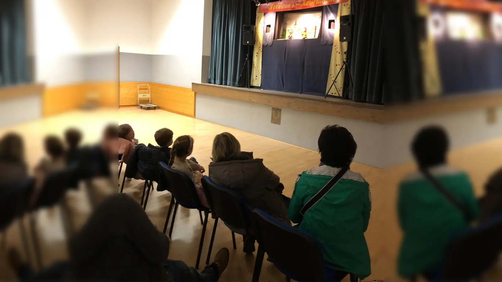 Viel Spaß hatten die Kinder in den Herbstferien beim Kasperltheater auf Einaladung der SPD Frauen in der TSG-Turnhalle (Bild: Eva Seifried)