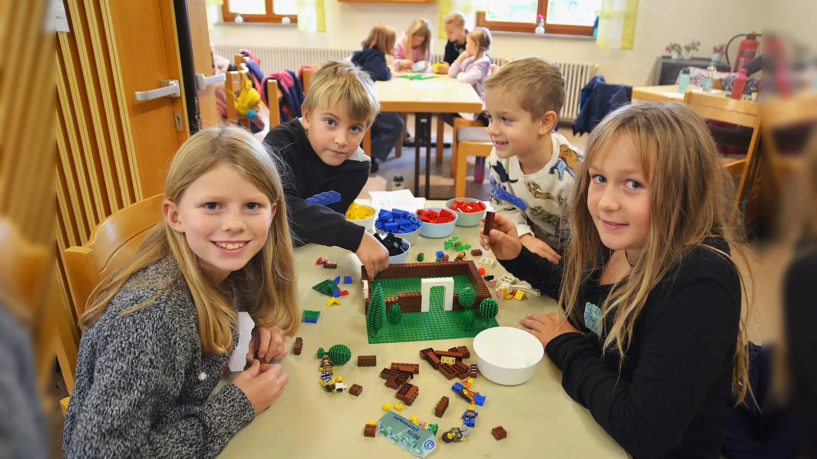 Nicht nur Anna, Mats, Dominic und Fanni, von li. sondern auch die anderen der insgesamt 84 Kinder hatten ihren Spaß am Kinderbibeltag der Pfarreiengemeinschaft. (Bild: Fritz Dietl)