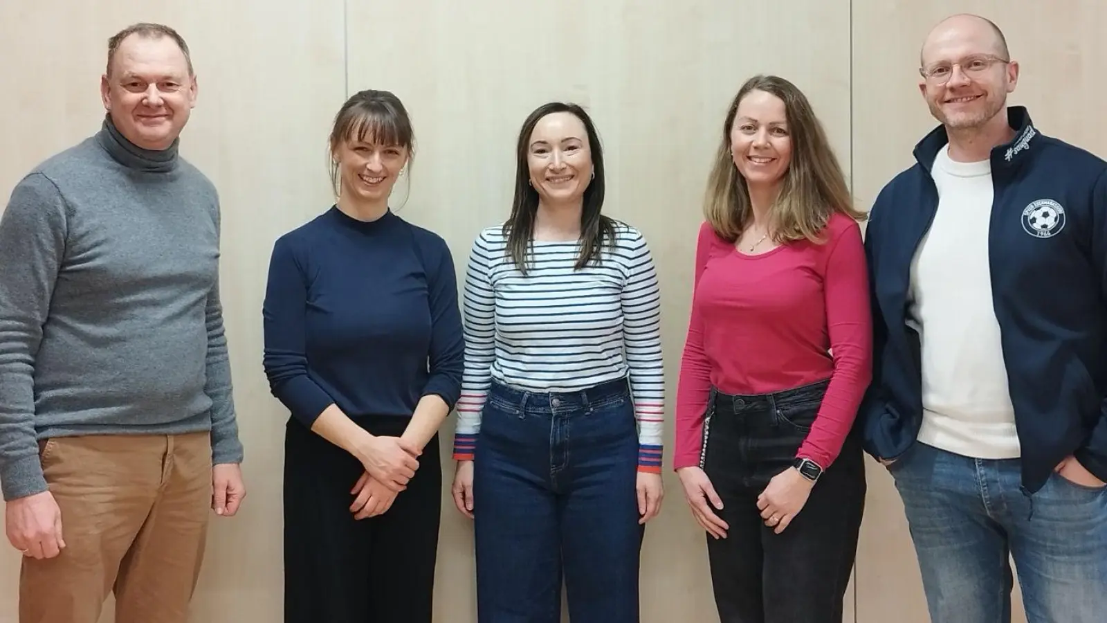 Sie sind die Ansprechpartner für ein neues Bewegungsangebot für Kinder und Jugendliche in der Gemeinde Ebermannsdorf. V.l. Bürgermeister Erich Meidinger, Bianca Kruppa, Heike Sturm, Ramona Sulkowski, Spartenleitung Damen-Gymnastik und Jörn Henseleit, Vorsitzender Spielvereinigung Ebermannsdorf.  (Bild: Paul Böhm)