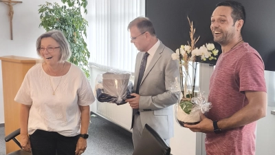 Lustig ging es bei der Verabschiedung zu. Christine Wolf geht nach über 40 Jahren in den Ruhestand. (Bild: Karlheinz Budnik)