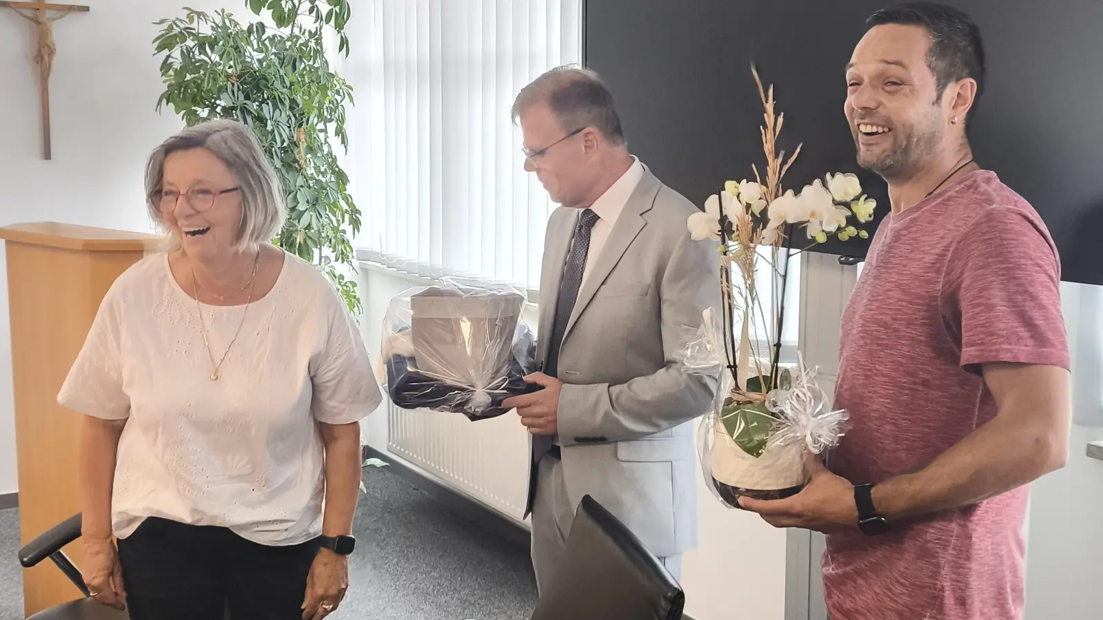 Lustig ging es bei der Verabschiedung zu. Christine Wolf geht nach über 40 Jahren in den Ruhestand. (Bild: Karlheinz Budnik)