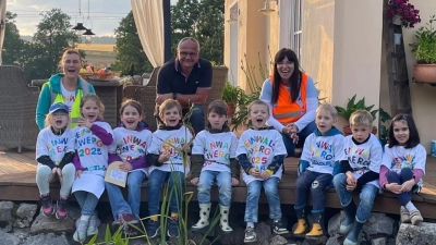 Eine Zwischenstation bei der Zwergenschatzsuche war bei Bürgermeister Hubert Kraus (Bild: Silvia Kraus)