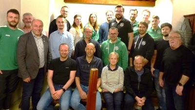 Die Neugewählten und geehrten Mitglieder (Bild: Hans Meißner)