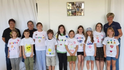 Kreativer Ferientag mit T-Shirt-Druck und Hotdogs. (Bild: Ulrike Mutzbauer)