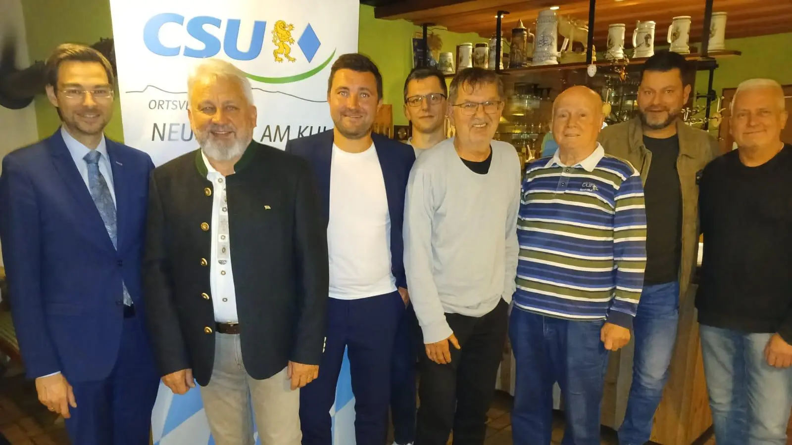 Die Vorstandschaft mit Dr. Stephan Oetzinger, Karlheinz Schultes, Tim Pühl, Michael Walter, Rudi Lang, Hermann Weismeier, Tim Preißiner, Alex Roth (von links)  (Bild: Werner Ohla)