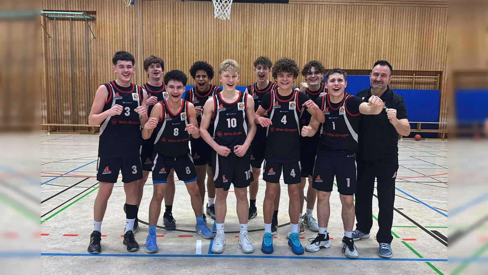 Das Team nach dem Erfolg in Stuttgart (Bild: Caren Minor-Onikorede)