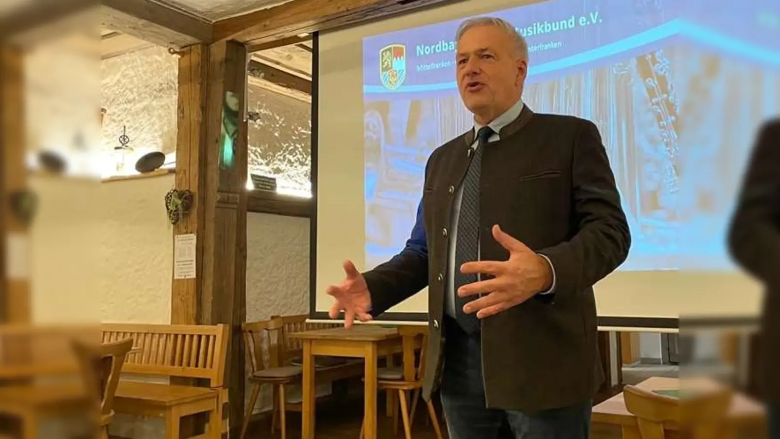 Landrat Roland Grillmeier bei der Kreisversammlung des Nordbayerischen Musikbundes. (Bild: Jonas Bäumler)