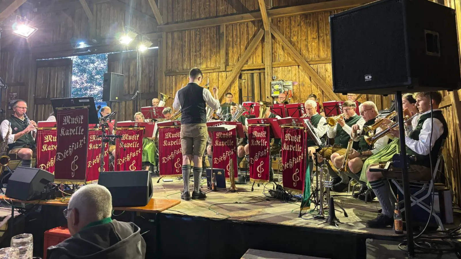 Die Dießfurter Musikanten zeigten sich beim Fischerfest in Reuth erneut von ihrer besten Seite.  (Bild: Christina Schmalzl)