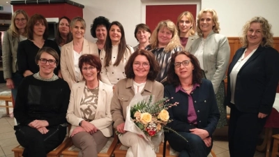  Die neu gewählte Vorstandschaft der Frauenunion Moosbach.  (Bild: Armin Bulenda )