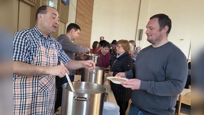 Die Kartoffelsuppe mundete den Besuchern des Fastenessens. (Bild: Silke Bächer)