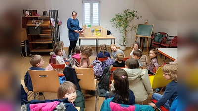 Märchen in der Bücherei. (Bild: Sabine Liewald)