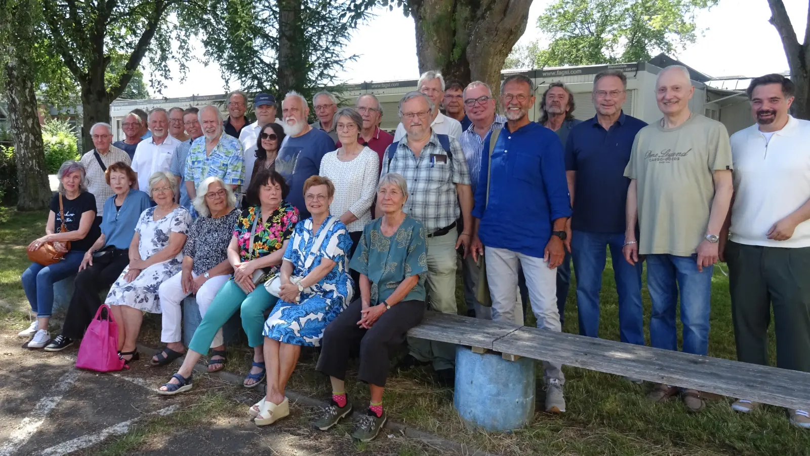 Nach 50 Jahren trafen sich die Abiturienten des Otto –Hahn-Gymnasiums von 1976, wobei sie viele Überraschungen erlebten.  (Bild: Alfons Prechtl )