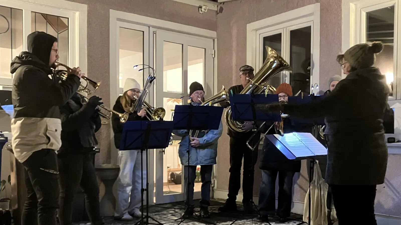 Der Posaunenchor Kaltenbrunn stimmte mit Chorälen auf das neue Jahr ein. <br> (Bild: Christian Seidl)