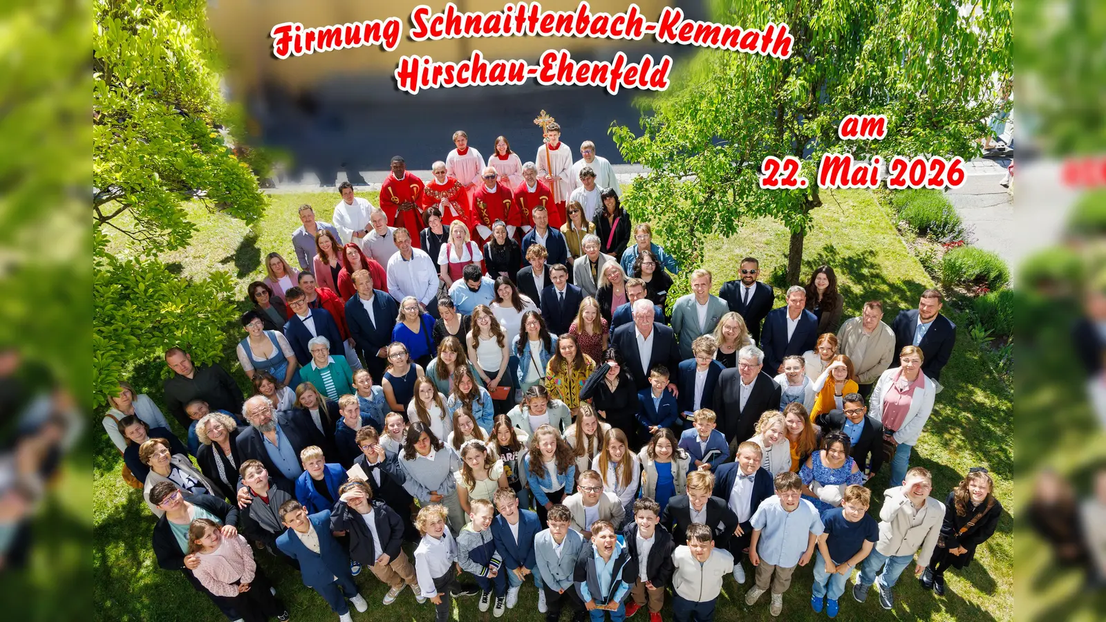 Gruppenbild der Firmlinge mit Paten, Domdekan em. Prälat Johann Neumüller, Pfarrer Brügel, Pfarrer Hofmann, Pfarrvikar Ndudi, Pastoralreferent Dotzler und Gemeindereferentin Schlosser (Bild: Photograph Gerd Huster)