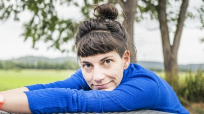 Porträt von Anja Gmeinwieser, der Autorin des Debütromans „Wir Königinnen“. (Bild: Linda Sier)