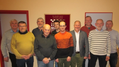 Der neue Vorstand (von links): Bernhard Wagner, Gerhard Forster, Werner Schlosser, Herbert Götz, Pascal Rackwitz, Maximilian Götz, Bürgermeister Marcus Eichenmüller, Hans Friedl, Vorsitzender Johann Pilarski, und Matthias Rackwitz. (Bild: Johann Hausmann)