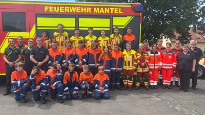 FF Mantel - Jugendfeuerwehr Mantel - HvO-Haidenaabtal - BRK Weiden/Neustadt - Ulrich Kraus (re.) (Bild: Anita Günther)