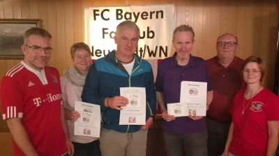 Die Gewinner des Preisschafkopfes vom FC Bayern Fanclub Neustadt/WN. (Bild: Tobias Buchner)