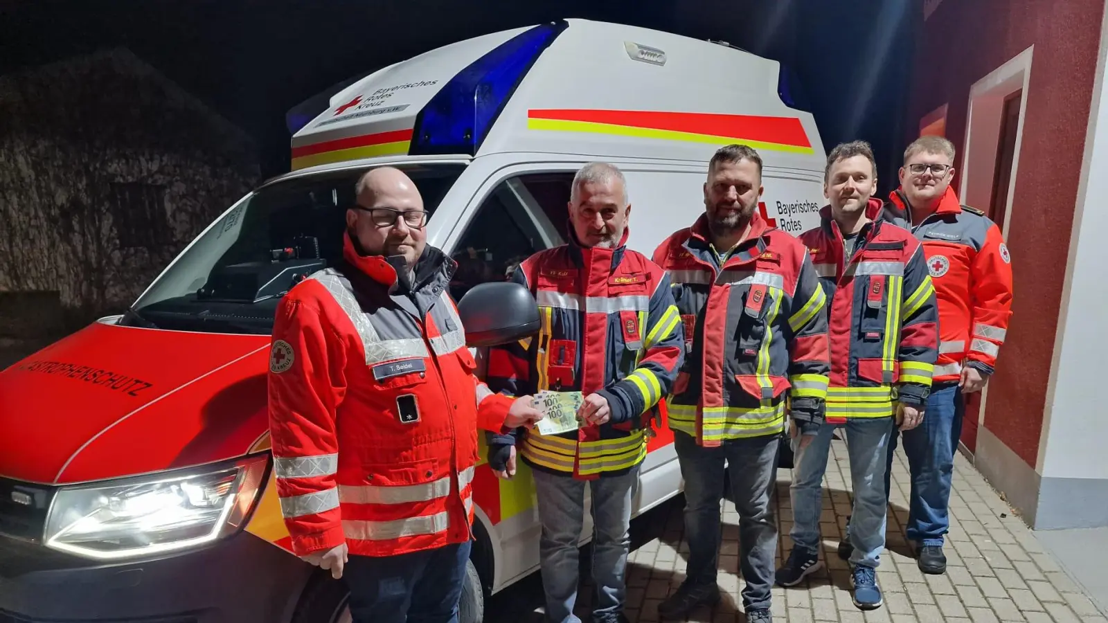 Spendenübergabe, von links Toni Seidl, Thomas Krämer, Markus Uschold, Andreas Kraus und Patrick Wolf (Bild: Annemarie Mösbauer)