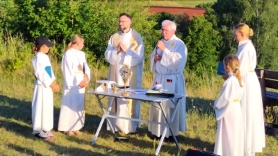 Feldgottesdienst auf dem SChlögelmühlfelsen der Kolpingsfamilie Kastl und Lauterhofen (Bild: Theresia Otterbein)