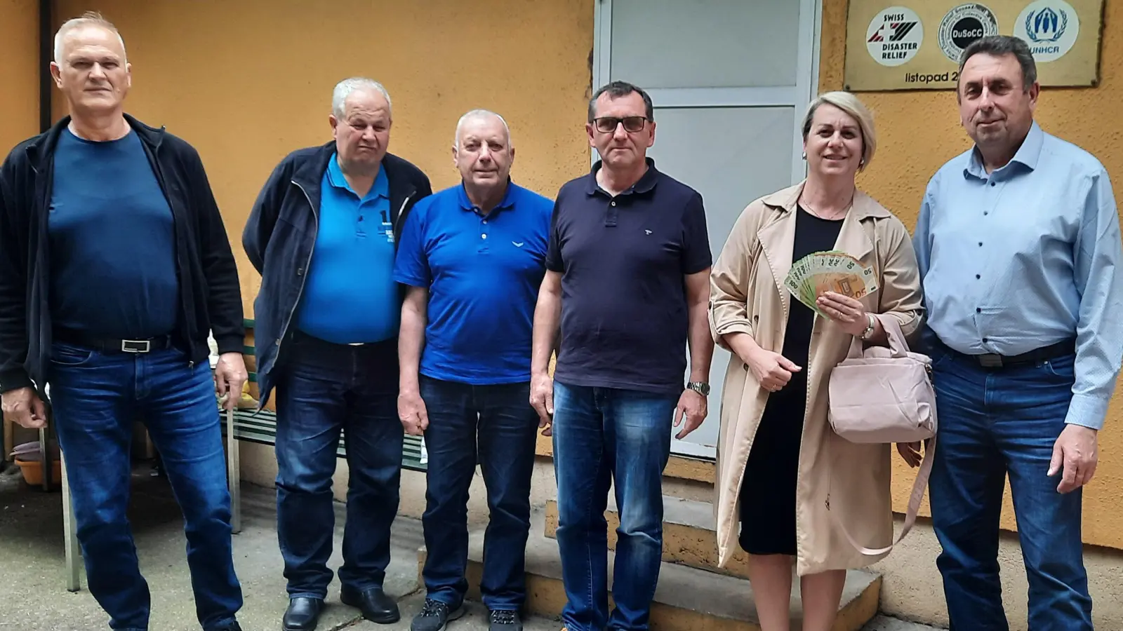 Von links: Mitarbeiter der Pfarrei Domanovici Pero, Drazen Cule, dem Vorsitzenden des Wohltätigkeitsvereins, Richard Pscherer, Bernhard Krannich, die Leiterin des Heimes Ivona Kraljic und Klaus Fiebig. (Bild: Klaus Fiebig)