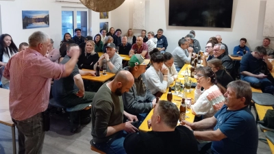 Taubenmarkt in der Fischerhütte des Fischereivereins Stiftland. (Bild: André Röckl)