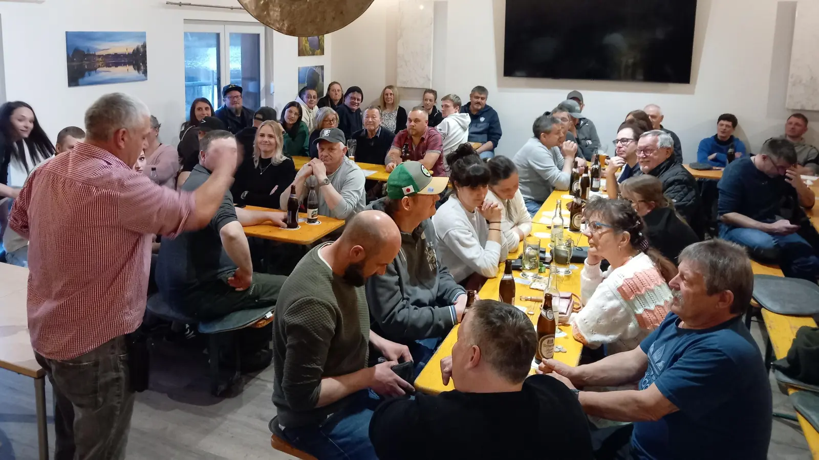 Taubenmarkt in der Fischerhütte des Fischereivereins Stiftland. (Bild: André Röckl)