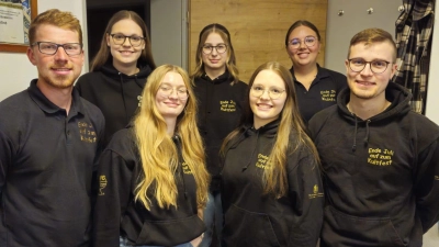 Vordere Reihe v.l.n.r.: die Vorsitzenden Paulus Kellner, Christina Enderlein, Annika Wittmann, Michael Striegl hintere Reihe v.l.n.r.: Kassiererin Marie Wittmann und die Schriftführerinnen Sarah Striegl und Lena Enderlein. (Bild: Michael Striegl)
