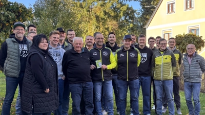 Zahlreiche Gratulanten feierten mit Jubilar Hans Zant.  (Bild: Alexander Schirmer)