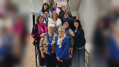 Neue gewähltes Frauenbundteam in Pressath mit geistlichen Beirat Herr Pfarrer Edmund Prechtl.<br>1. Bezirksvorsitzende Frau Rita König , 2.. Bezirksvorsitzende Frau Elke Burger (Bild: Carola Meier)