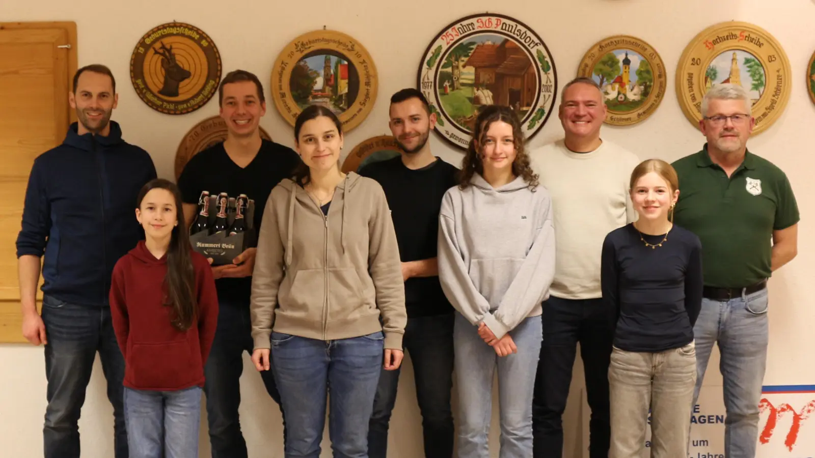 von links: Vorsitzender Johannes Schanderl, Isabella Ott, Josef Schmidl, Maria Meiler, Christian Schanderl, Johanna Tröster, Andreas Reinwald, Theresa Heldmann und Schützenmeister Christian Schörner. (Bild: Markus Felbinger)