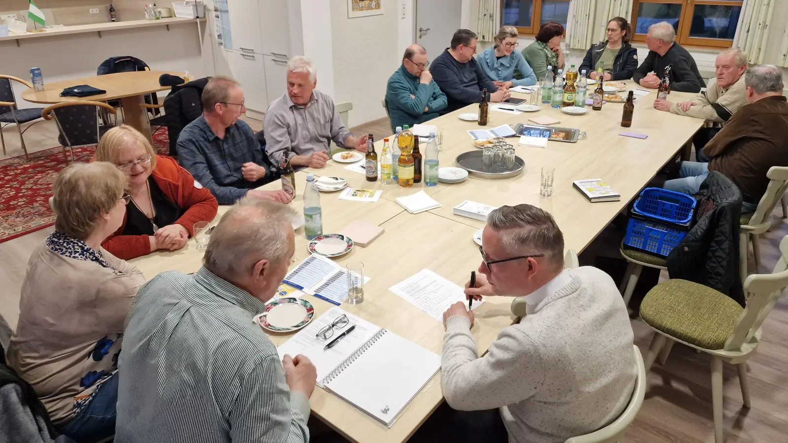In angenehmer Atmosphäre wurde nicht nur gearbeitet, sondern auch der persönliche Austausch gepflegt. (Bild: Josef Kleber)