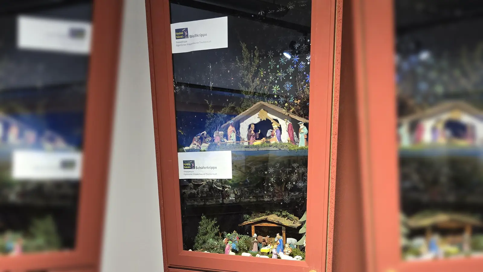 Im MQ werden u.a. die Weiß- und die Schäferkrippe gezeigt, zwei Neuerwerbungen der Tirschenreuther Krippenfreunde, bestückt mit Grassyfiguren. (Bild: Thomas Sporrer)
