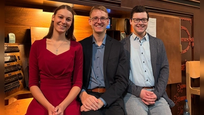 Das Trio bestehend aus der Klarinettistin Bernadette Wimmer, dem Organisten Tom Zilbauer und dem Baritonsänger Raphael Ernst (v.l.n.r.). (Bild: Christine Zilbauer)