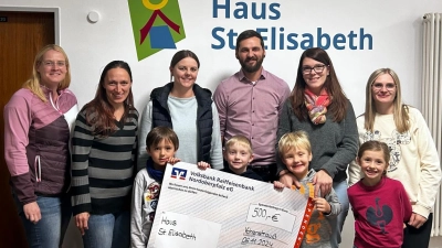 Spendenübergabe an das Haus St. Elisabeth (Bild: Petra Winklmann)