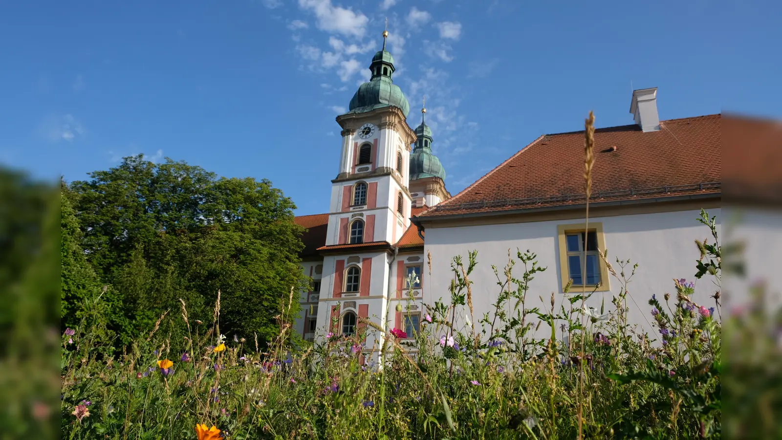 Die Internationale Begegnungsstätte Kloster Speinshart wird im August wieder mehrfach zum Konzertsaal.  (Archivbild: Robert Dotzauer)