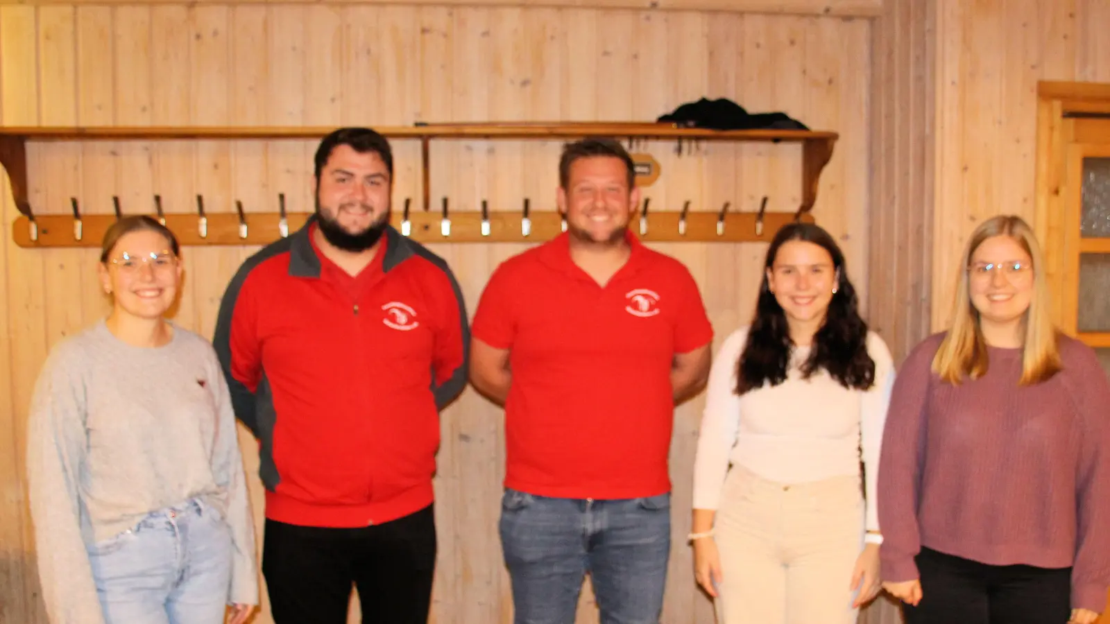 Die neugewählte Vorstandschaft des Faschingskomitees v.l.n.r. Lea Rohde, Präsident Fabian Simon, Timo Respondek, Anna Rohde, Melissa Baier. (Bild: Johann Bauer)